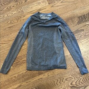 Figs Women's Gray Crew Neck Sweater